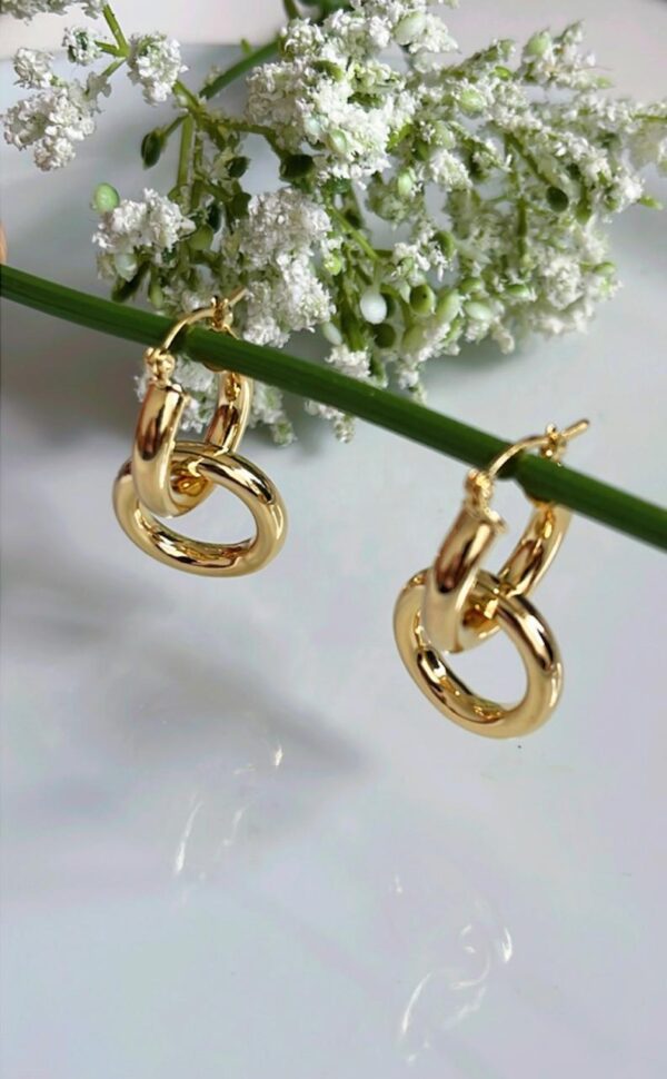 ARGOLA TUBULAR DOIS AROS C/ GANCHO ITALIANO BANHADA A OURO 18K