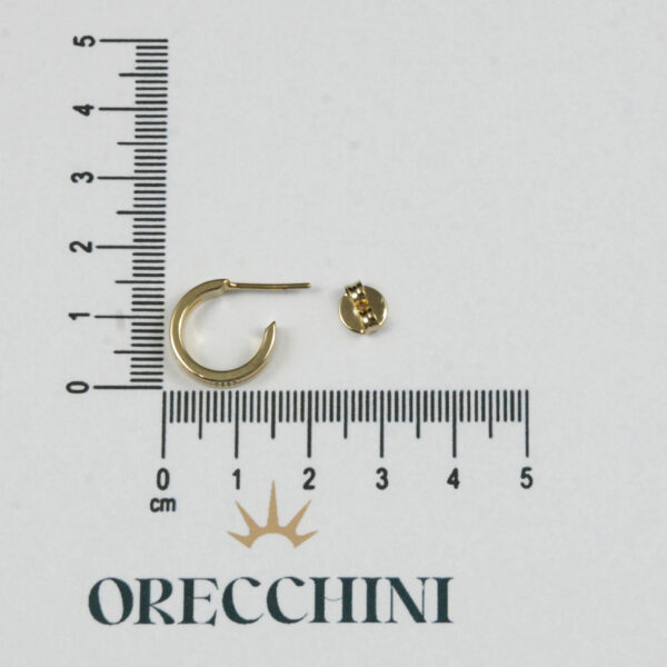 ARGOLA REDONDA DETALHE FRONTAL MD. C/ TARRAXA BANHADA A OURO 18K - Image 4