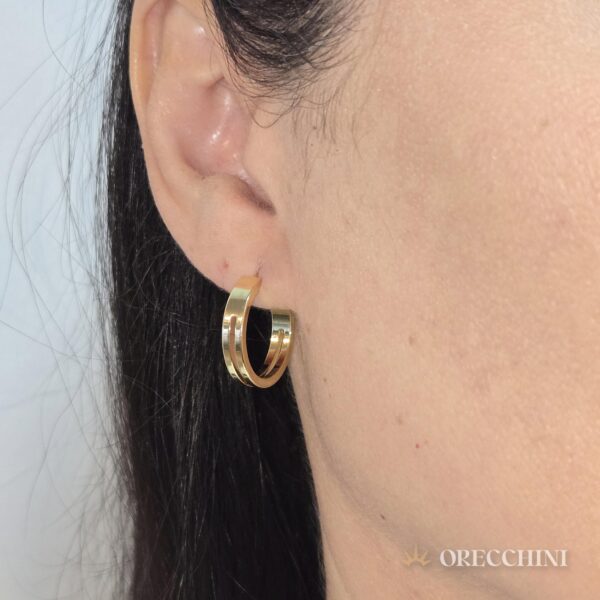 ARGOLA REDONDA DETALHE FRONTAL GD. C/ TARRAXA BANHADA A OURO 18K - Image 2