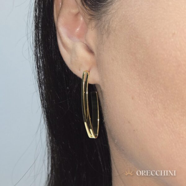 ARGOLA ELIPTICA DETALHE LATERAL GD. C/ TARRAXA BANHADA A OURO 18K - Image 2