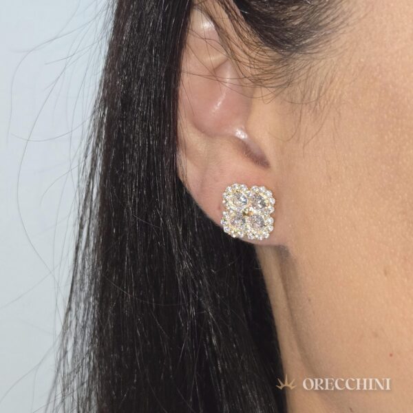 BRINCO CRAVEJADO FLOR C/ TARRAXA BANHADO A OURO 18K - Image 2