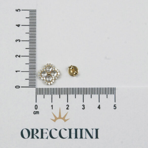 BRINCO CRAVEJADO FLOR C/ TARRAXA BANHADO A OURO 18K - Image 4