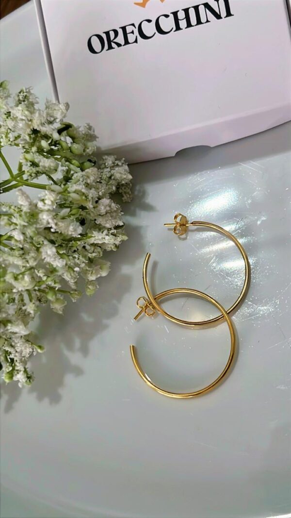ARGOLA LAMINADA C/ TARRAXA BANHADA A OURO 18K