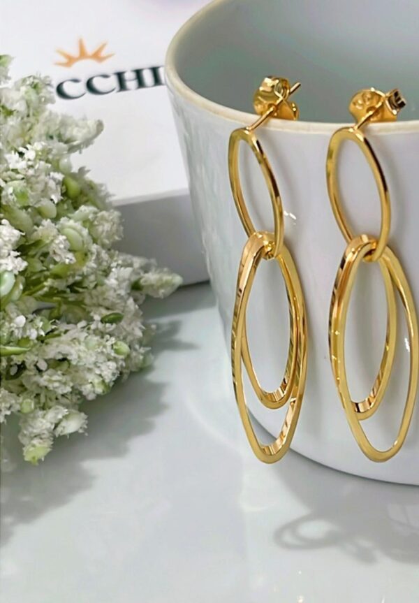 BRINCO ELOS ELIPTICOS C/ TARRAXA BANHADO A OURO 18K
