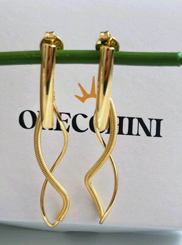 BRINCO FRONTAL TORCIDO C/ TARRAXA BANHADO A OURO 18K
