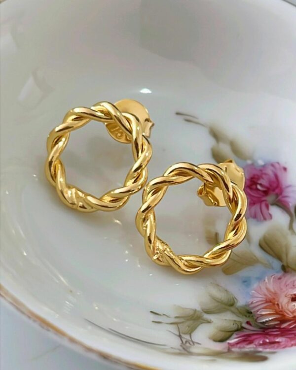 BRINCO FRONTAL FIO TORCIDO C/ TARRAXA BANHADO A OURO 18K